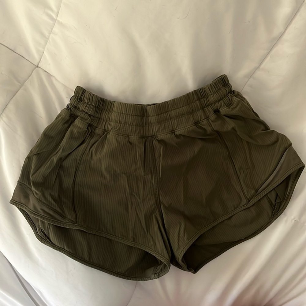 Lululemon Hotty Hot 2.5”Lined Short Olive Green